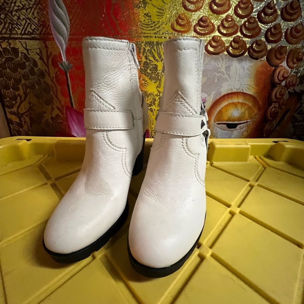 Zodiac white booties